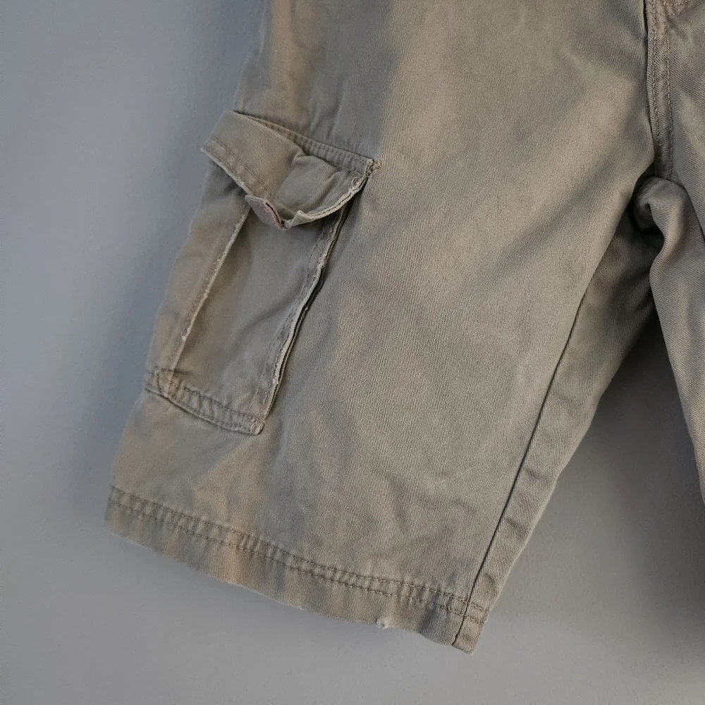 Airwalk khaki cargo shorts size 14/16 Boys Skull